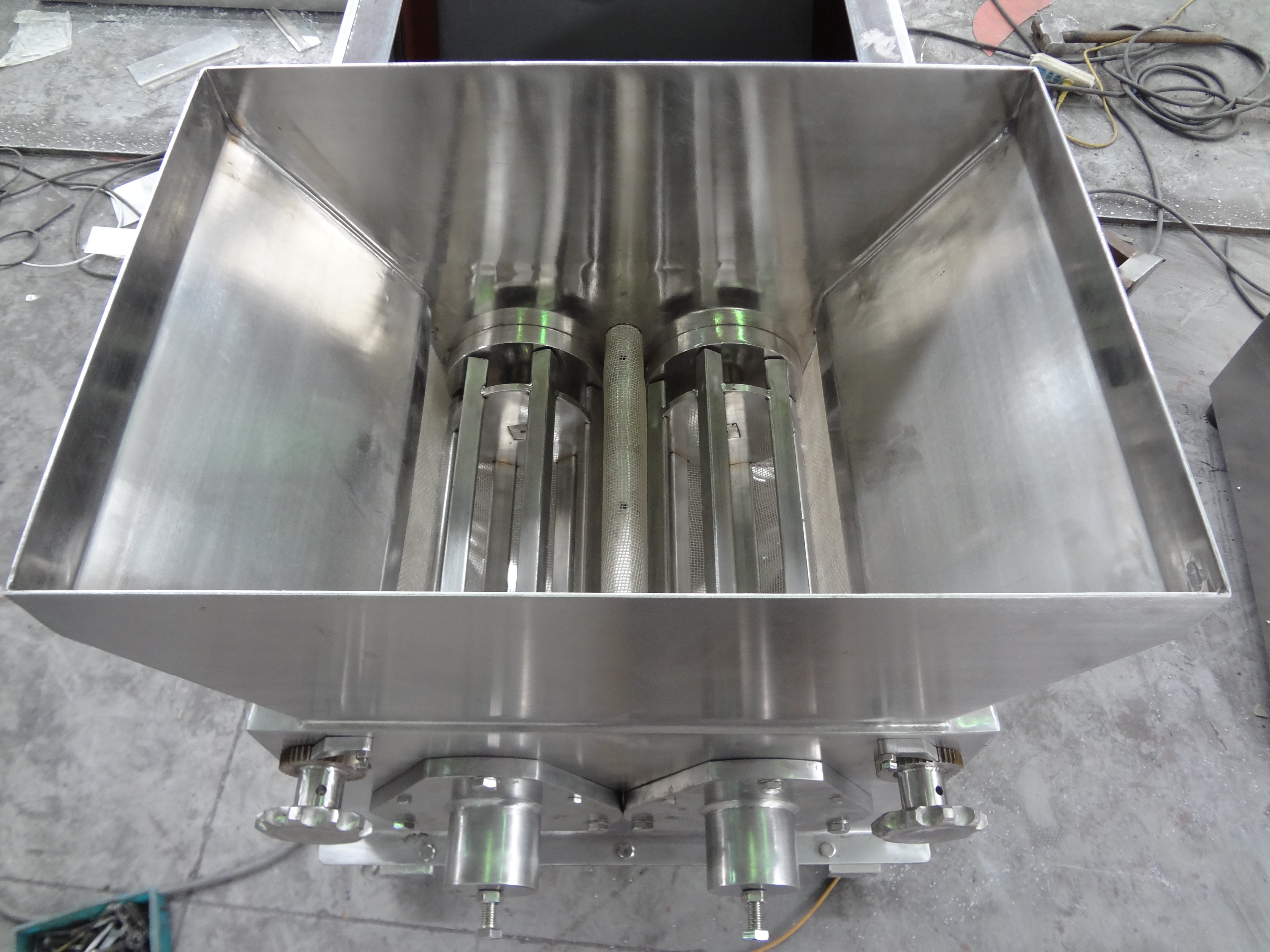 YK搖擺式顆粒機